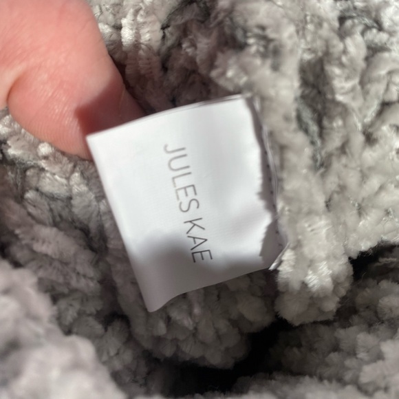 Jules‎ Kae Women’s Faux Fur Soft Stretchy Light Gray Winter Knit Beanie Hat - Picture 7 of 8